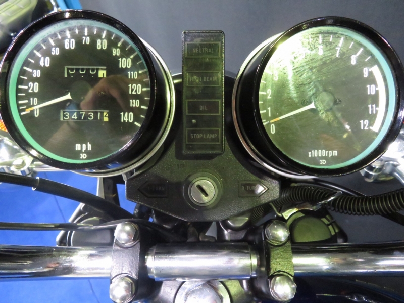 KAWASAKI カワサキ Z650 メーターだと思います。