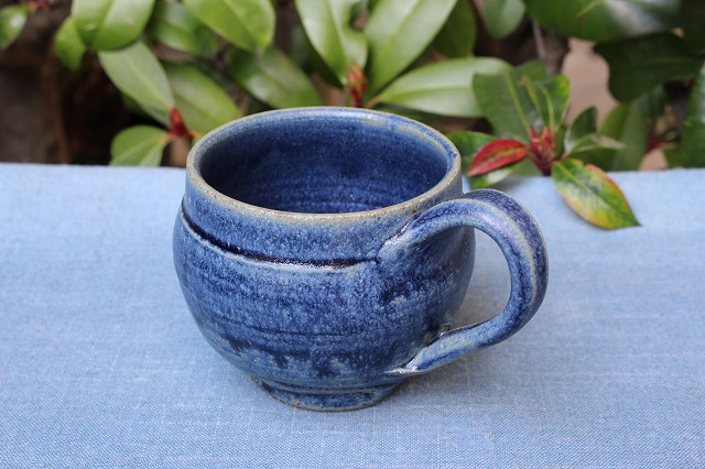 埼玉県の山本一仁さんの紺碧釉マグカップ うつわ家膳｜人気作家、窯元