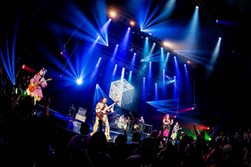 きーさん出品画面B'z LIVEFYOP ガチャ5点セット&ルームスリッパ B'z