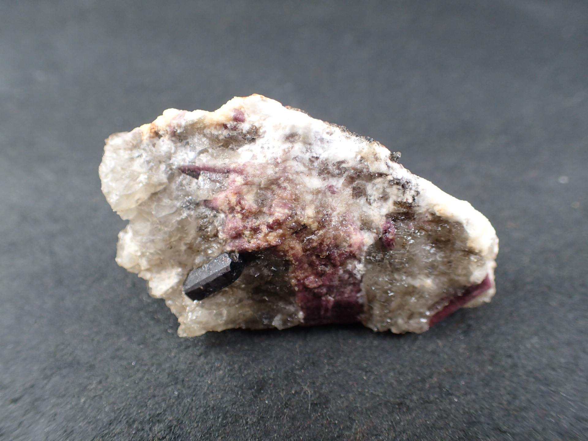 最高品質マンガンタンタル石 (Mangano Tantalite) Mahaiza,Antsirabe