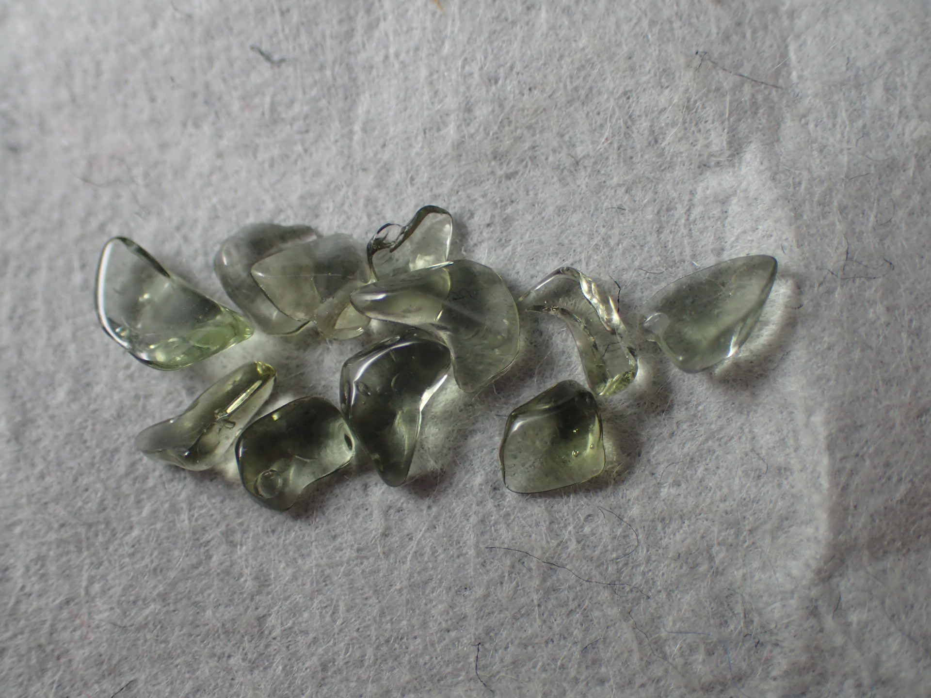 最高品質モルダバイト さざれ石 Bescedmice, South Bohemia, Czech 産