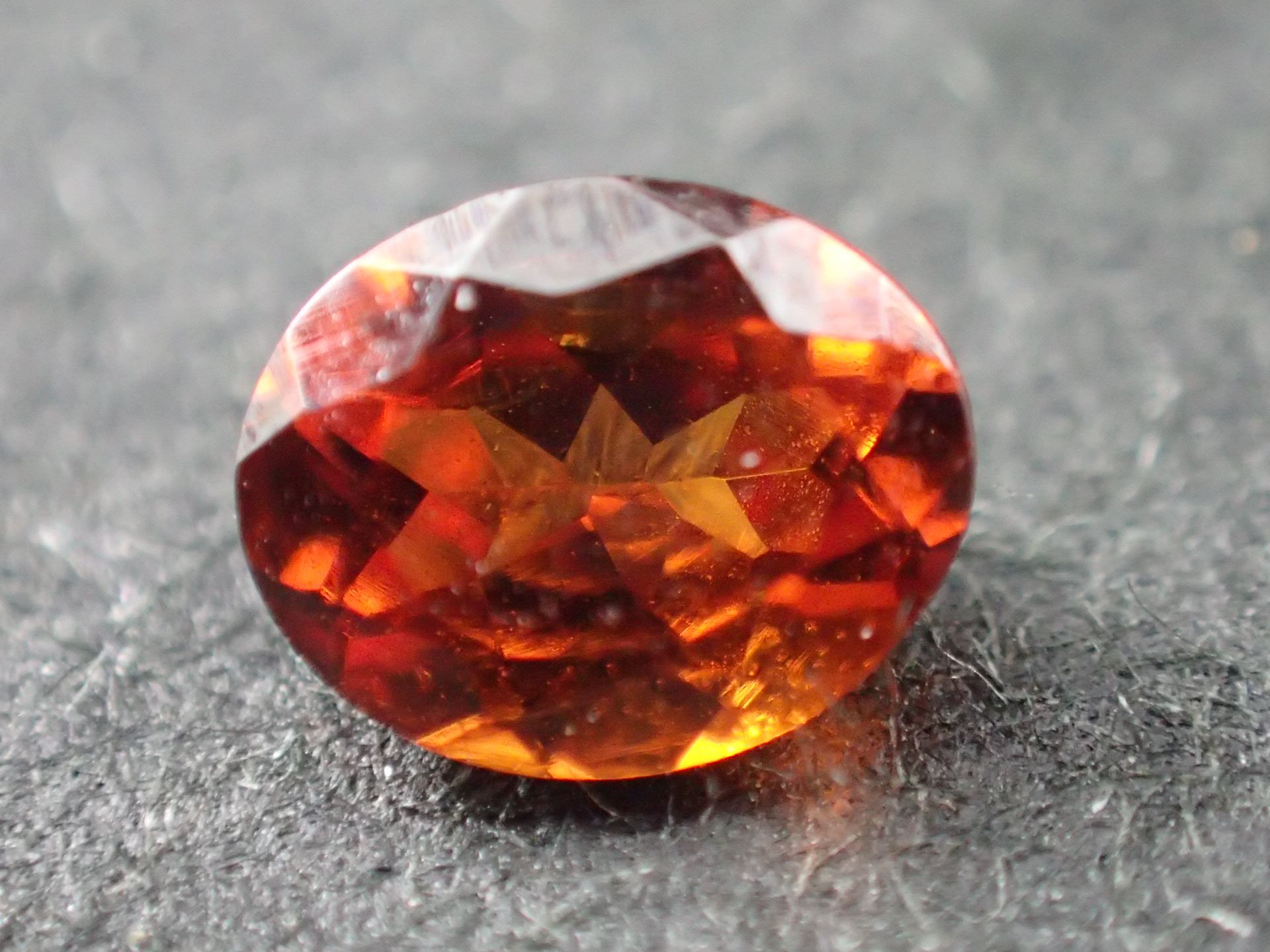 最高品質オレンジガーネット(Spessartine Garnet) オーバルカット