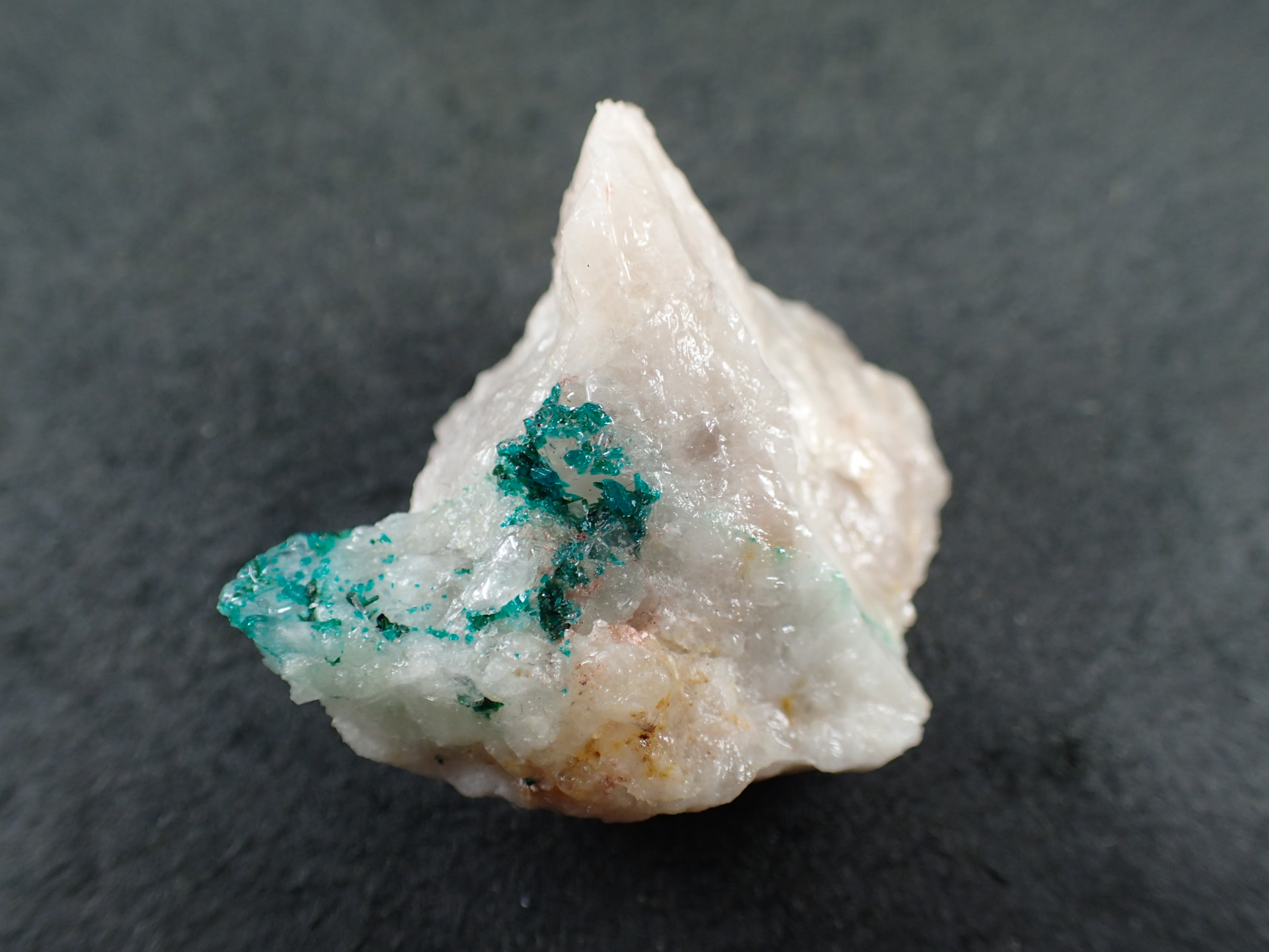 翠銅鉱（ダイオプテーズ、Dioptase) ｜石の販売専門店【vec stone club】