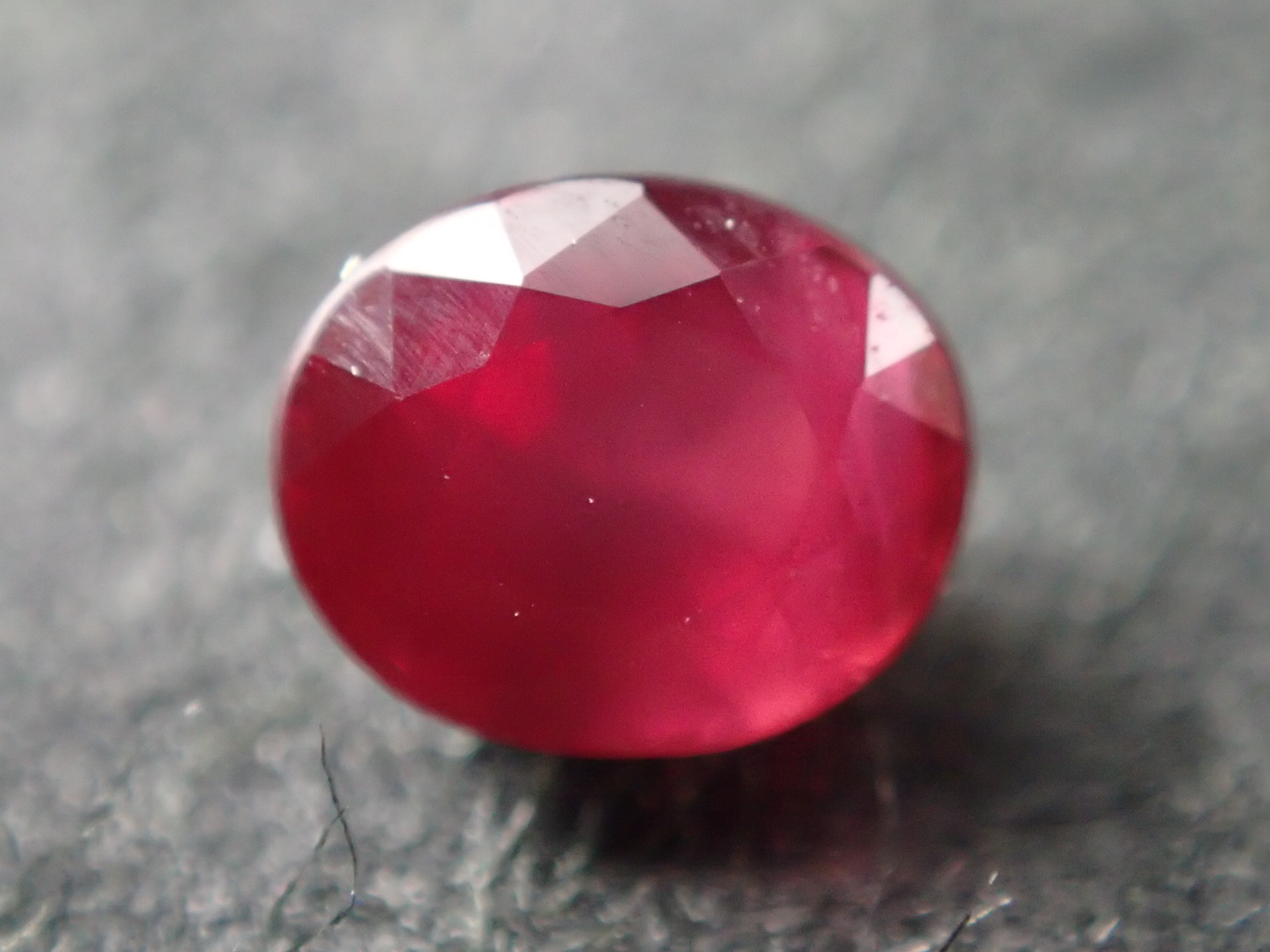 ピジョンブラッド ルビー 蛍光宝石鉱物標本 【公式通販】