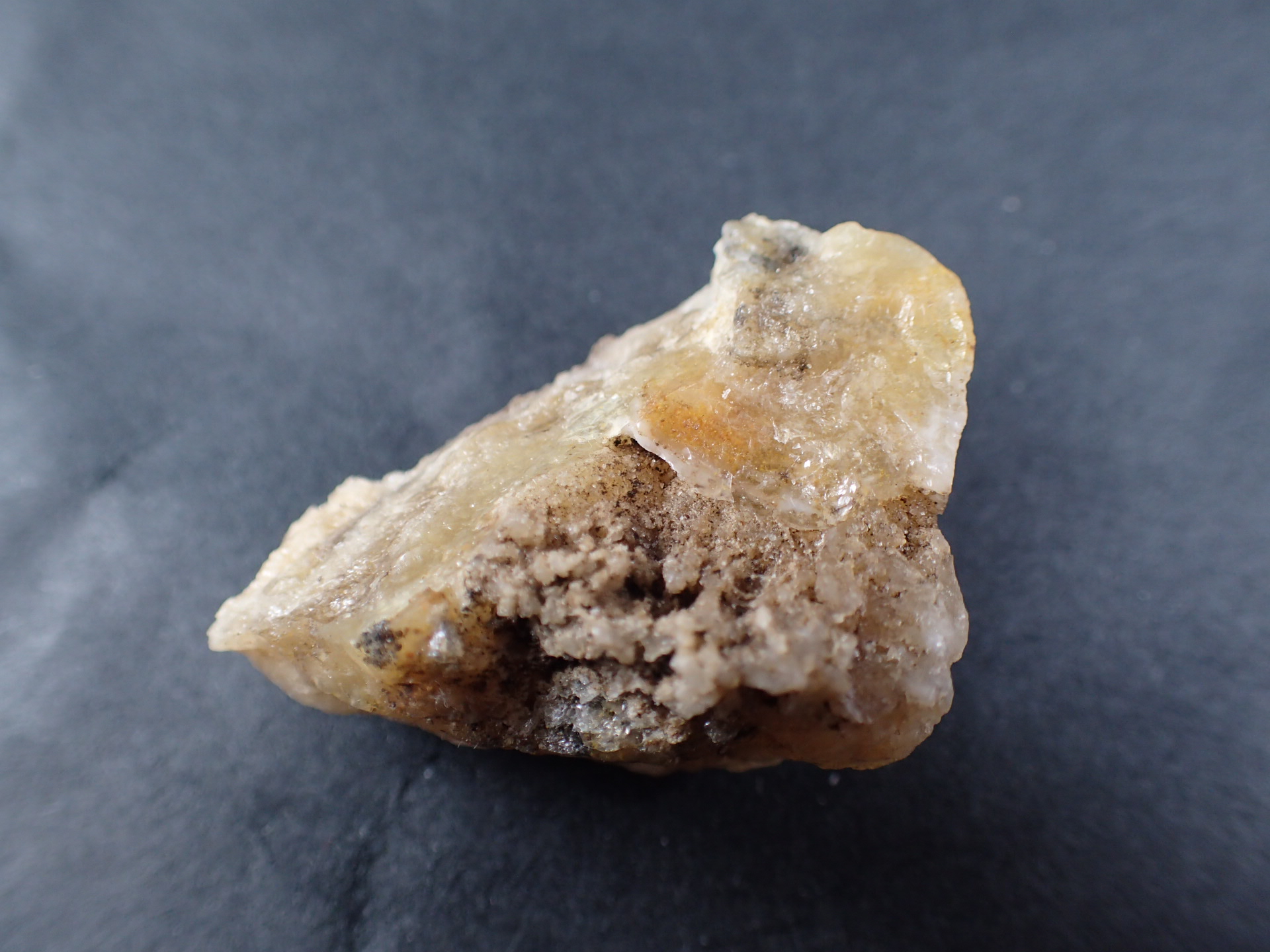 最高品質蛍光オパール 北海道然別湖西方産 ｜石の販売専門店【vec