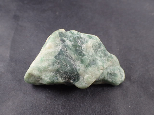 Premium】特大美石 糸魚川翡翠 翡翠 白×翠 翡翠輝石 原石 754g