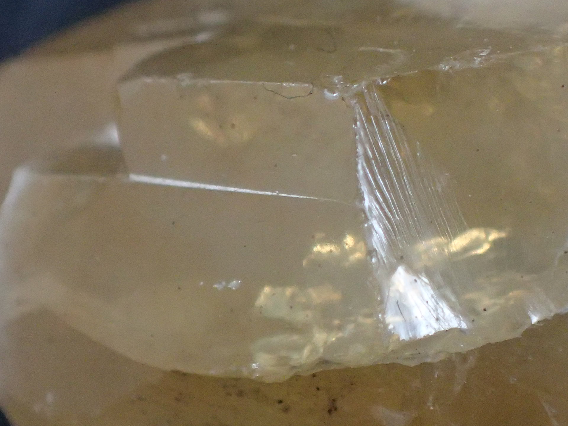 最高品質灰重石（シェーライト）(Scheelite) Pingwu beryl mine, Huya