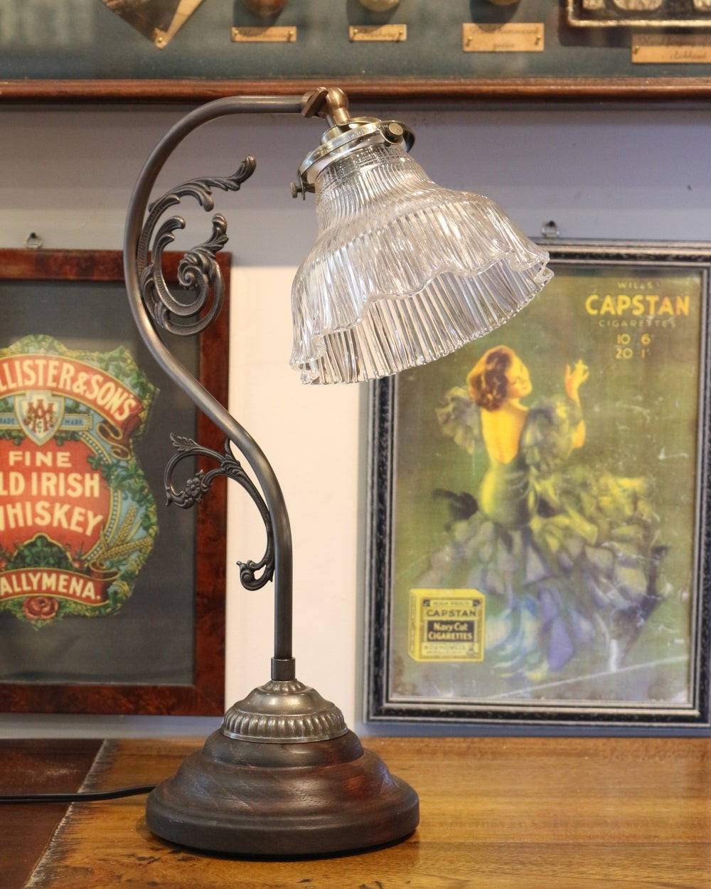 照明 – アンティーク家具と雑貨の店 ビクトリアンクラフト