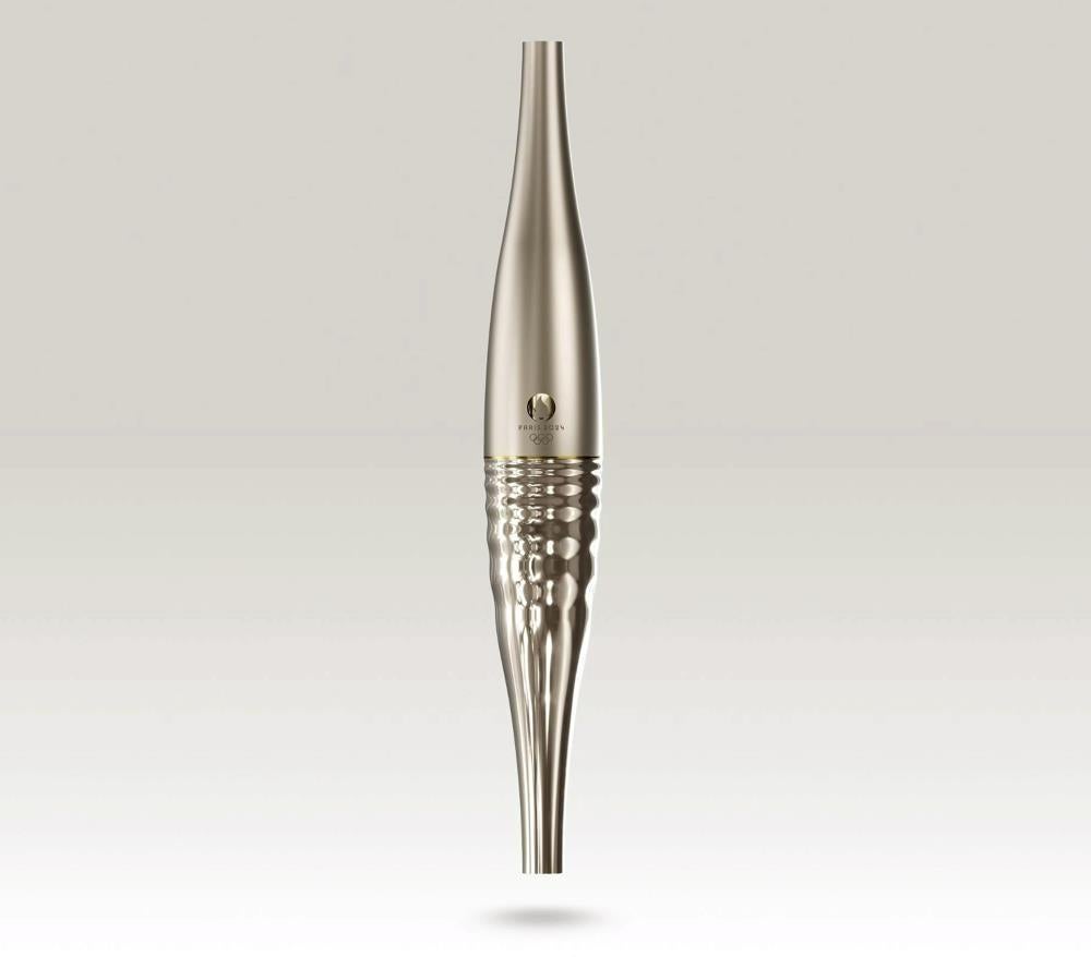 オリンピック:パリ五輪・パラのトーチは「シャンパン色」…平等をテーマ