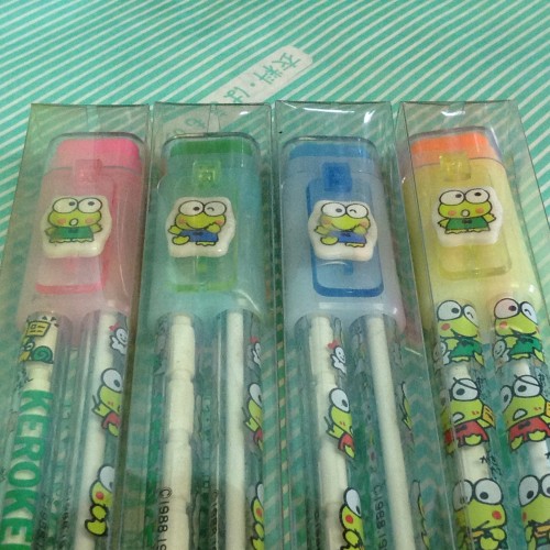 ペンセット】サンリオ けろけろけろっぴ 消しゴム付 / 会津 山内屋商店