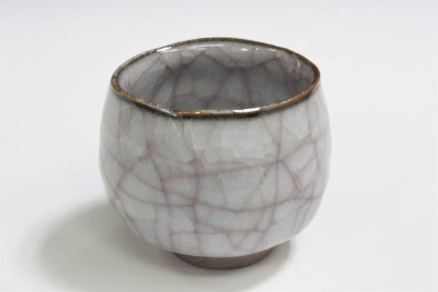 岸本謙仁作 米色瓷 ぐい呑 共箱 共布 略歴付 酒器 岸本謙仁作 米色瓷