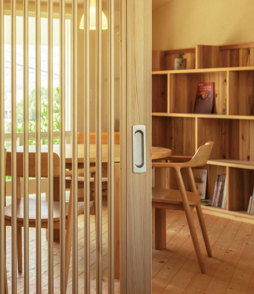 古民家、和室等に。洗練された伝統的デザインの木製建具。