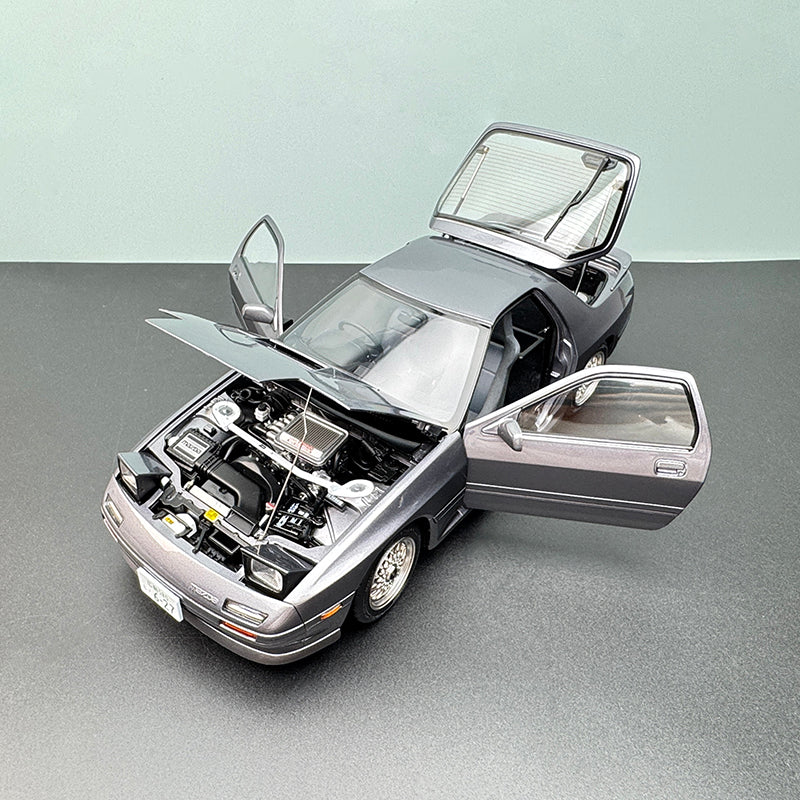 Mazda FC RX-7 1/18スケール ミニカー グレー Mazda FC RX-7 1/18