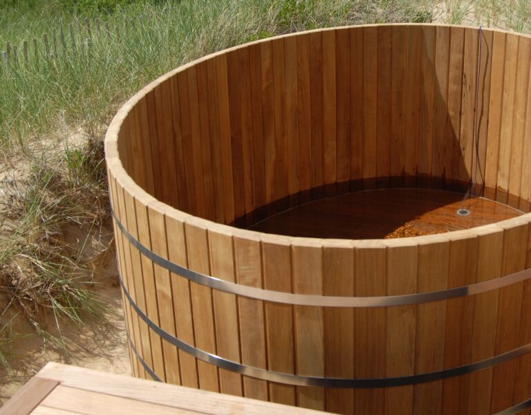 8′ Ellipse Cedar Hot Tub | Handcrafted Red Cedar Tubs | Zen Bathworks