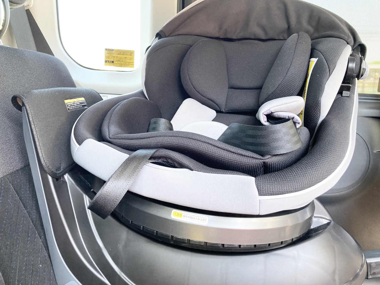 combiクル厶ーヴスマートエッグショックisofix チャイルドシート