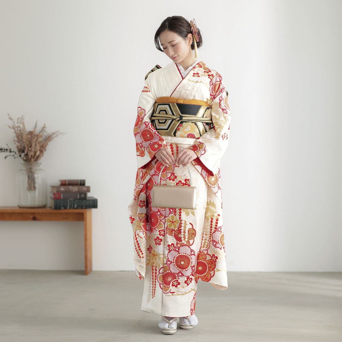 振袖： R2107最高峰絞り染元「滝泰」白 疋田鹿の子絞り 紅梅に松竹