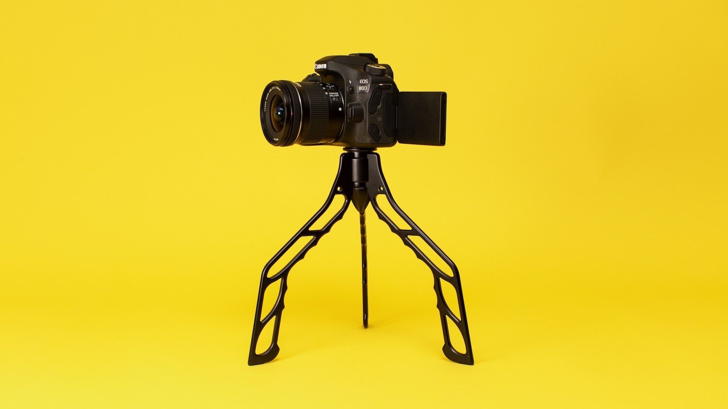 開脚を1秒以内に行えるテーブル三脚：SwitchPod