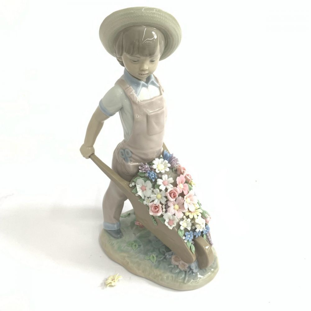 レガストック川崎本店リヤドロ(Lladro) フィギュリン 花だんの中で