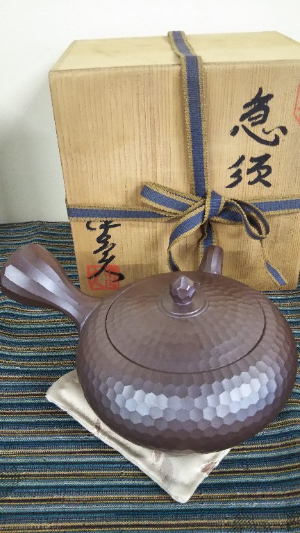 二代目 伊呂久 ダイヤカット急須 – 三重県四日市で萬古焼を扱う問屋