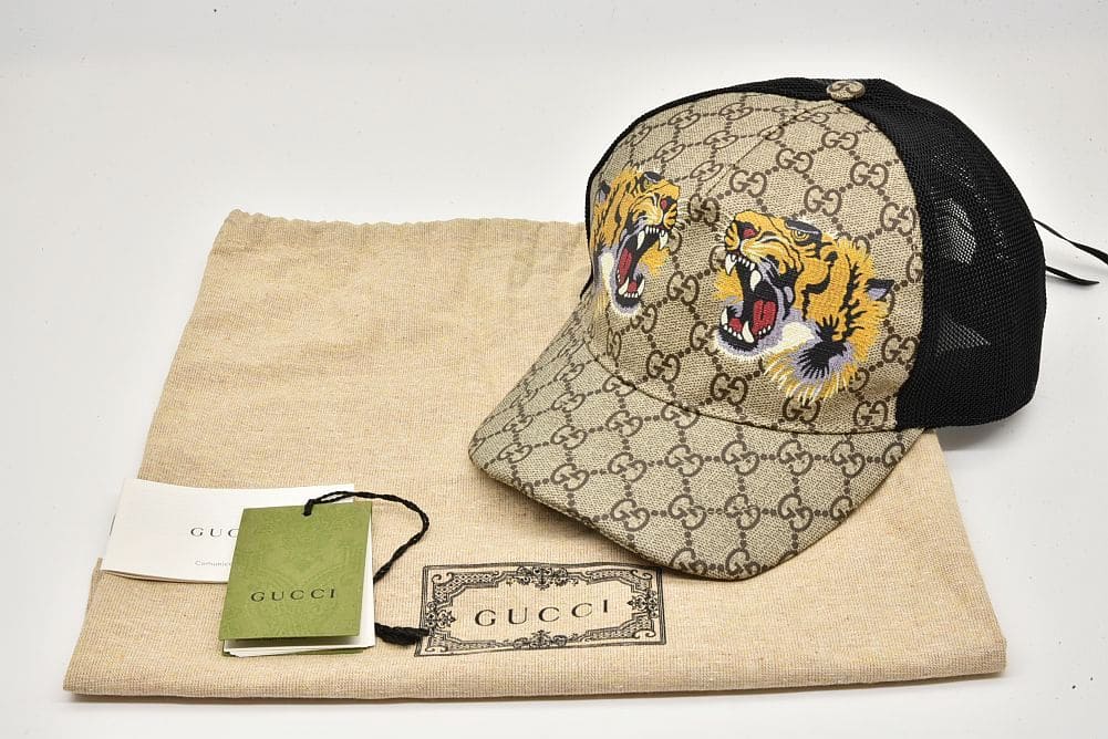 新品未使用タグ付き！GUCCI ブラック GGパターン キャップ