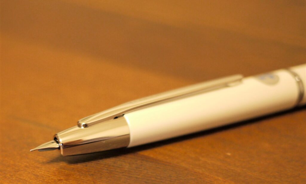 キャップレスデシモ レビュー【万年筆をボールペン感覚で使う】 - YashuLog