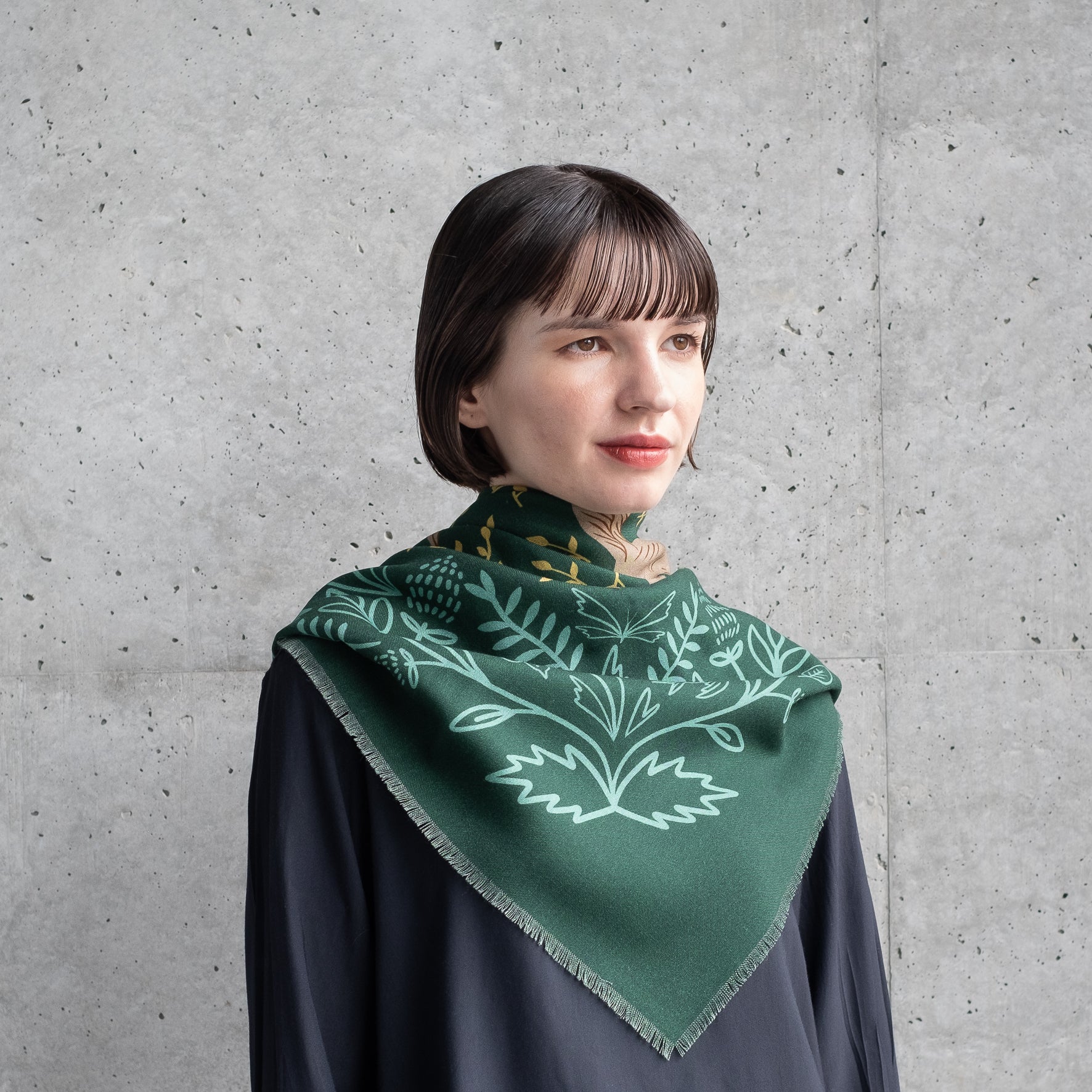 Superfine Merino Wool 'The Sleeping Fox' forest green 正方形