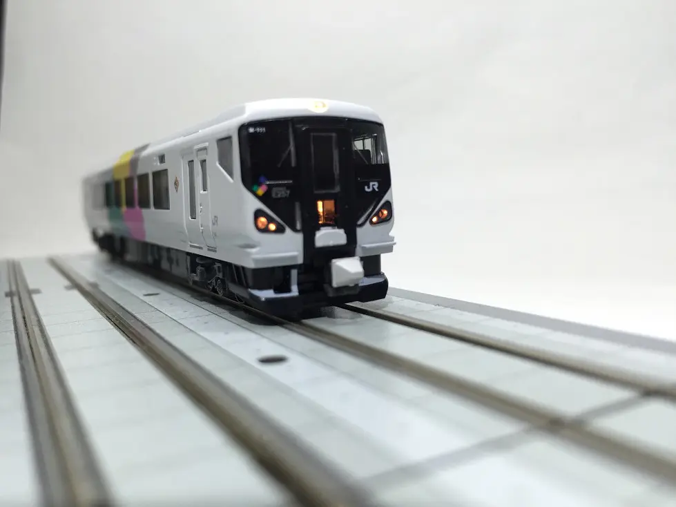E257系あずさ・かいじを弄る。その1 ライト加工 KATO 10-433