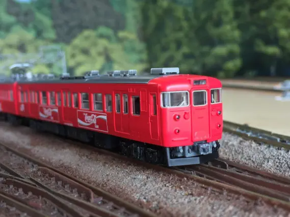 115系1000番台 コカ・コーラ塗装の入線！ TOMIX 92390 | NGaugeJP