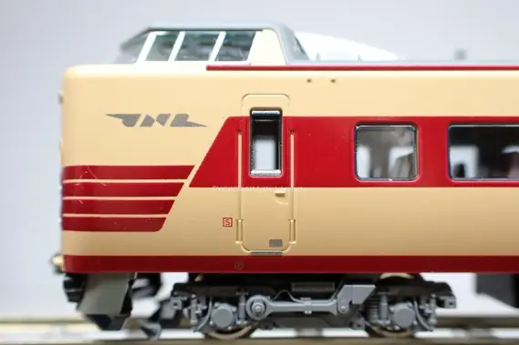 381 series Limited Express “やくも” が入線しました。トレイン