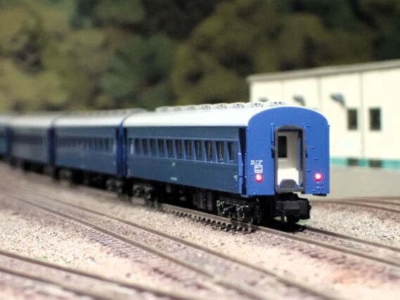 夜行鈍行「山陰」が入線しました。 KATO 10-1879 | NGaugeJP - 横濱