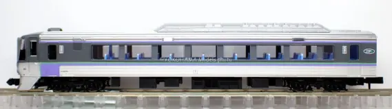 785系「スーパーホワイトアロー」登場時が入線しました。MICROACE