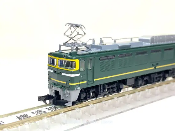 EF81（トワイライトエクスプレス色）が入線。EF81 44号機 TOMIX 98947