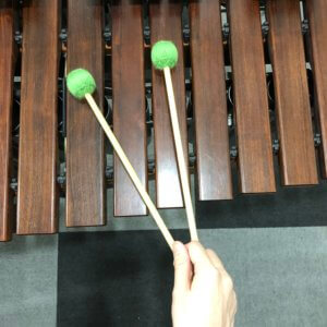 4本マレット基本の持ち方「トラディショナル・グリップ