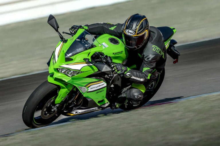 ラムエア80馬力のカワサキ「ニンジャZX-4R SE」「ニンジャZX-4RR」に初