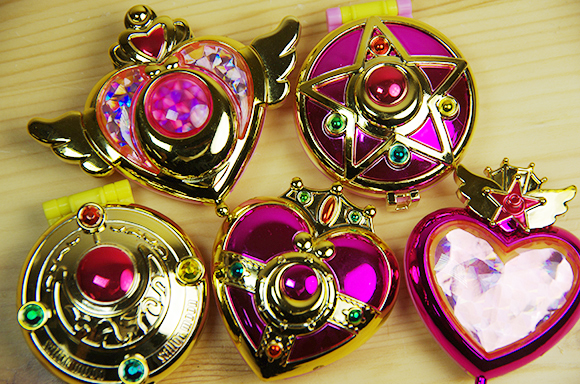 セーラームーン ミラーコンパクト キーホルダー Amazon.co.jp