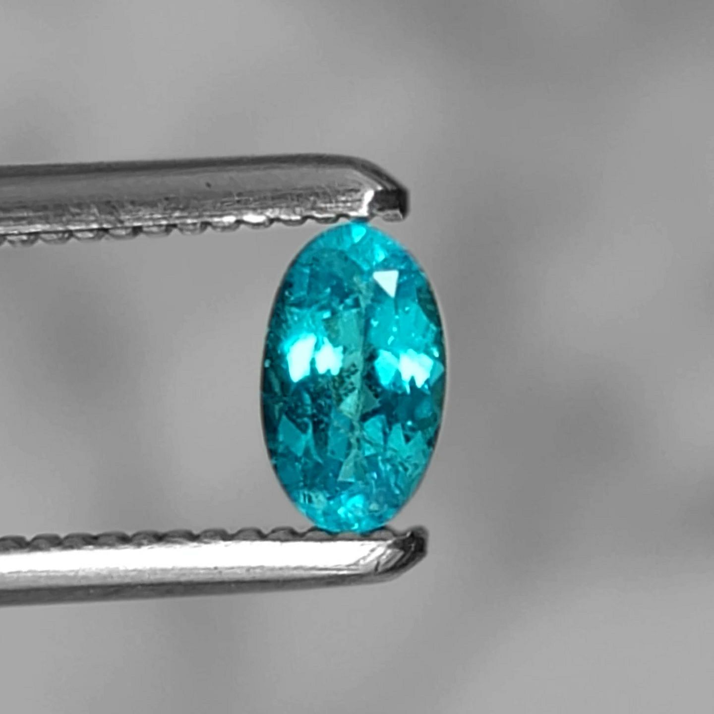 ネオン青バチバチのリングです☆バターリャパライバトルマリン