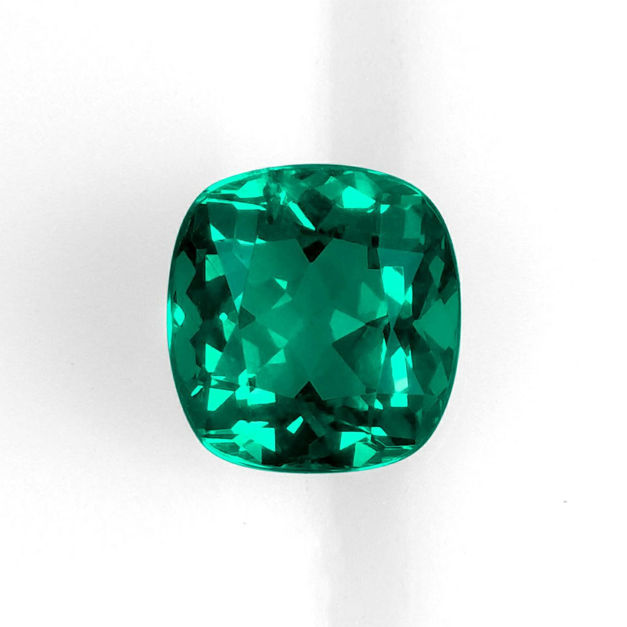 コロンビア産無処理エメラルド(ノンオイル)0.98ct(SSEF宝石鑑別書