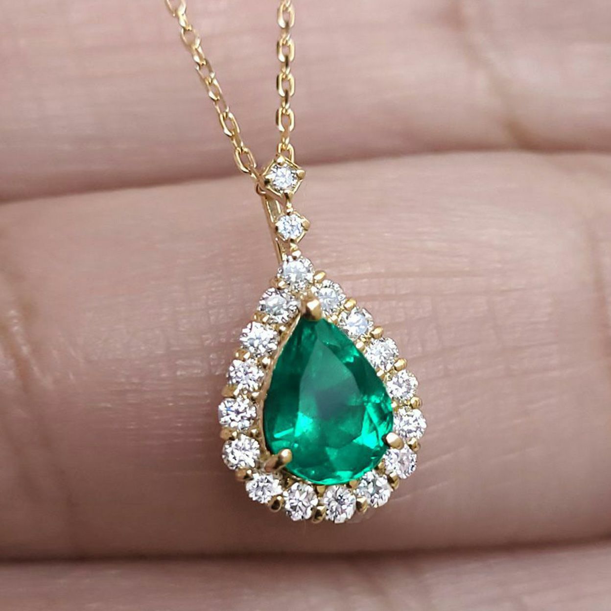 コロンビア産エメラルド0.82ctK18ゴールドネックレスダイヤ0.25ct付