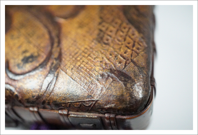 ヨロズアンティークモール / 金唐革 提げ物 根付 瑪瑙 メノウ 虎彫刻