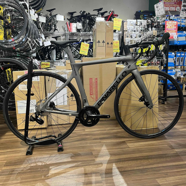 PINARELLO】考え抜かれた機能美…左右非対称の形が美しい PARIS 105