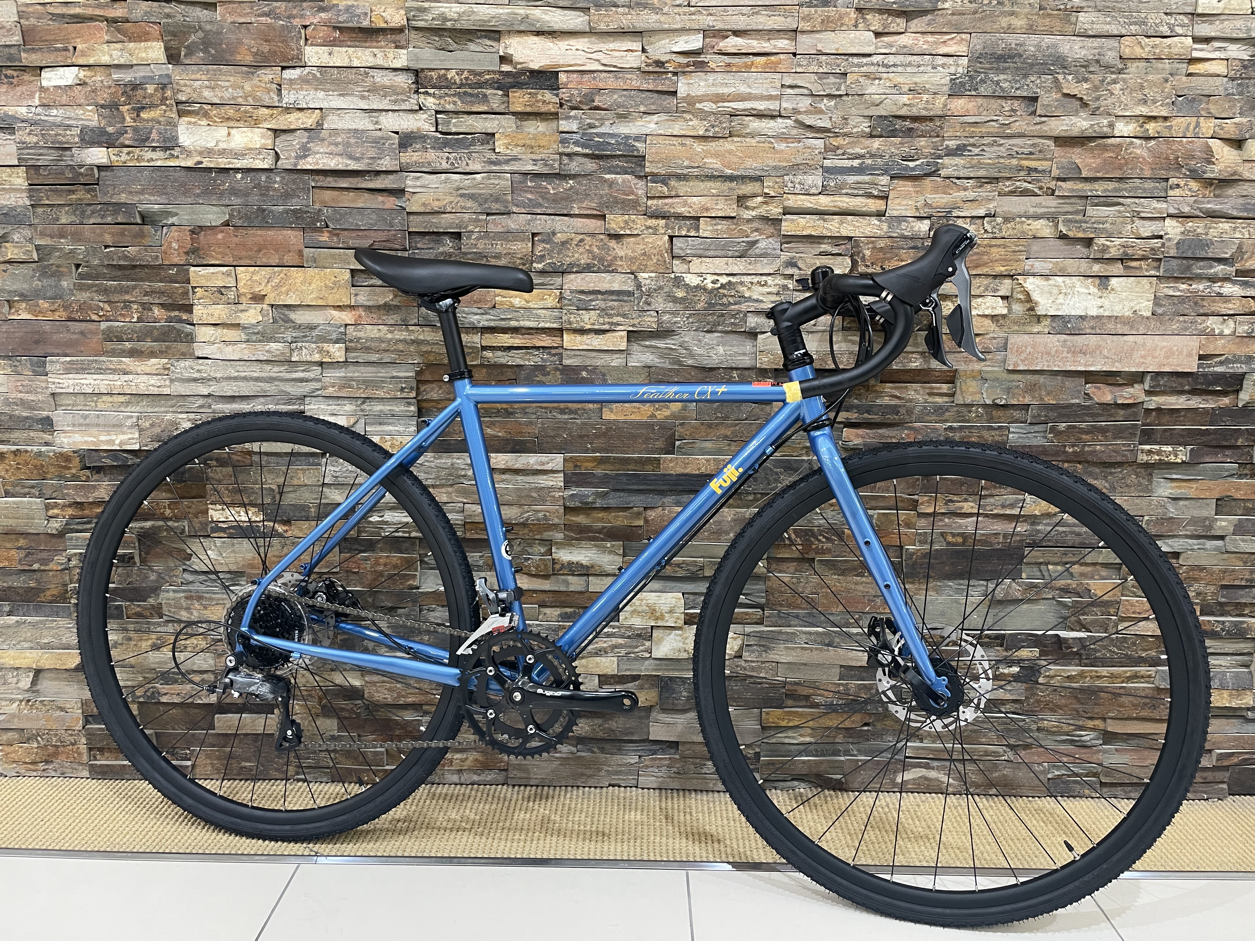 FUJI】ホリゾンタルフレームに思わず魅了されるクロモリロード