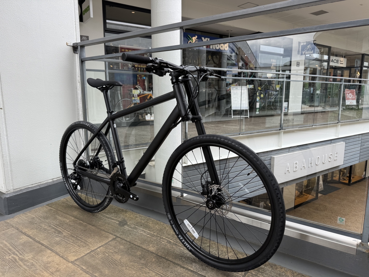 アウトレット】片持ちフォークの独特な見た目のアーバンバイクが特価に