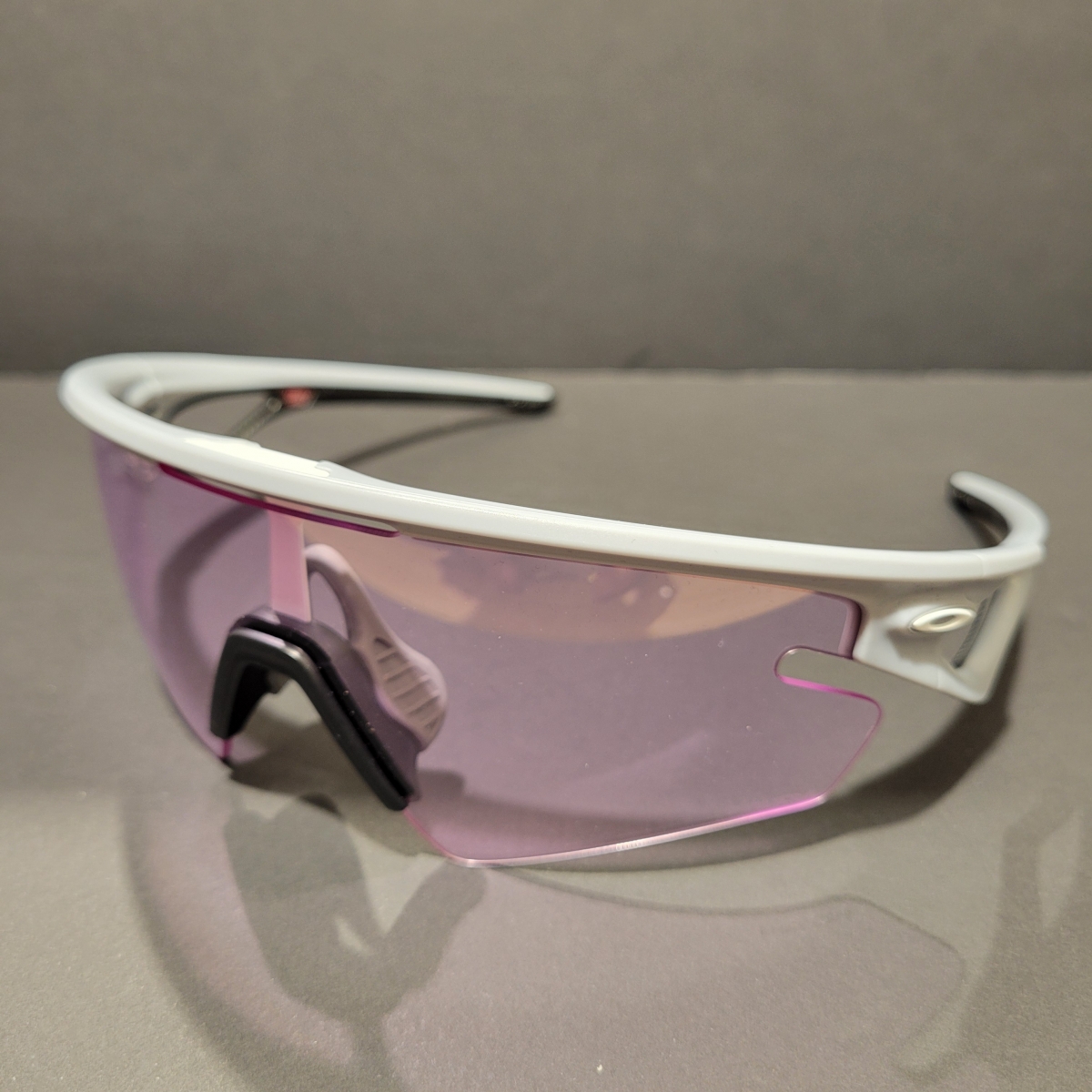 人気のOAKLEYサングラスの2025年モデル入荷しました！店頭で試着も