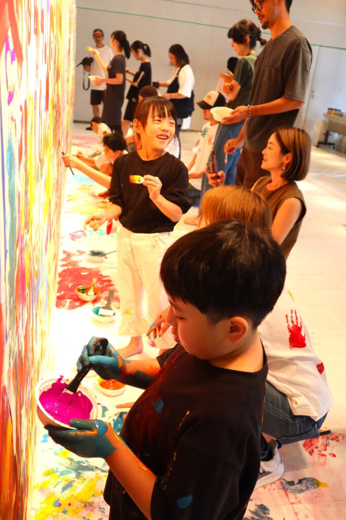 巨大キャンバスde絵の具遊び!! | 実施報告 | 障害者スポーツ文化
