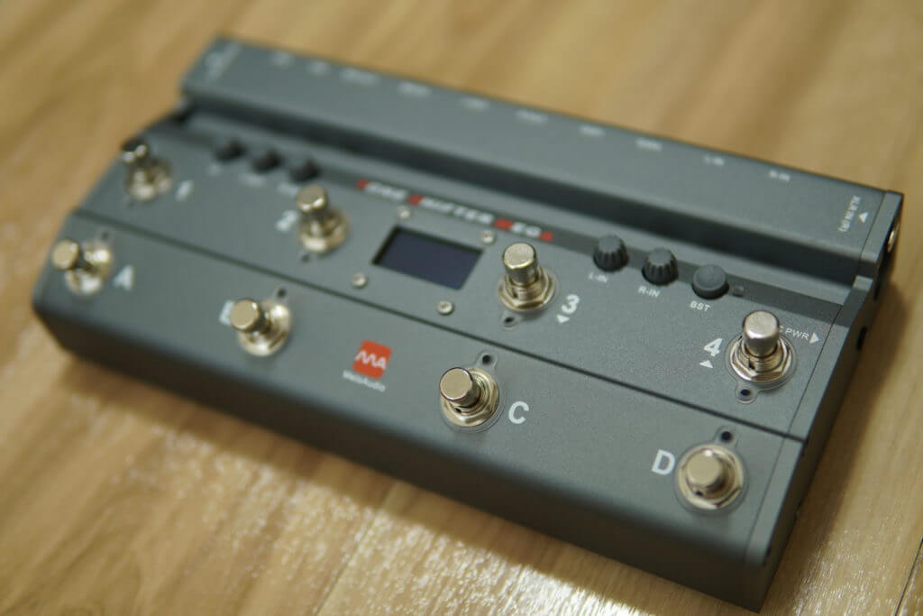 オーディオIFとMIDIフットコントローラが合わさったオールインワン機材