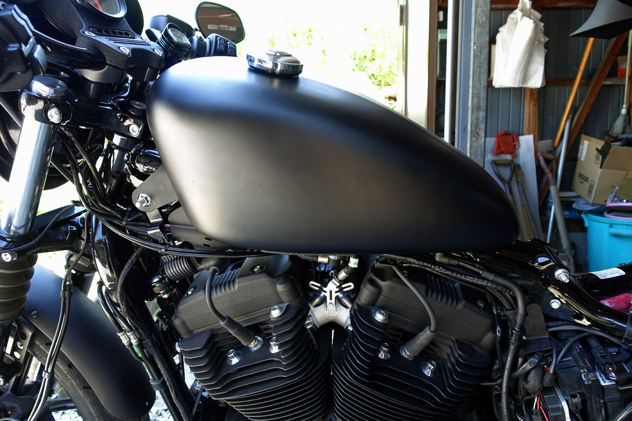 スポーツスター ガソリンタンク 再塗装ベース mqdefault.jpg