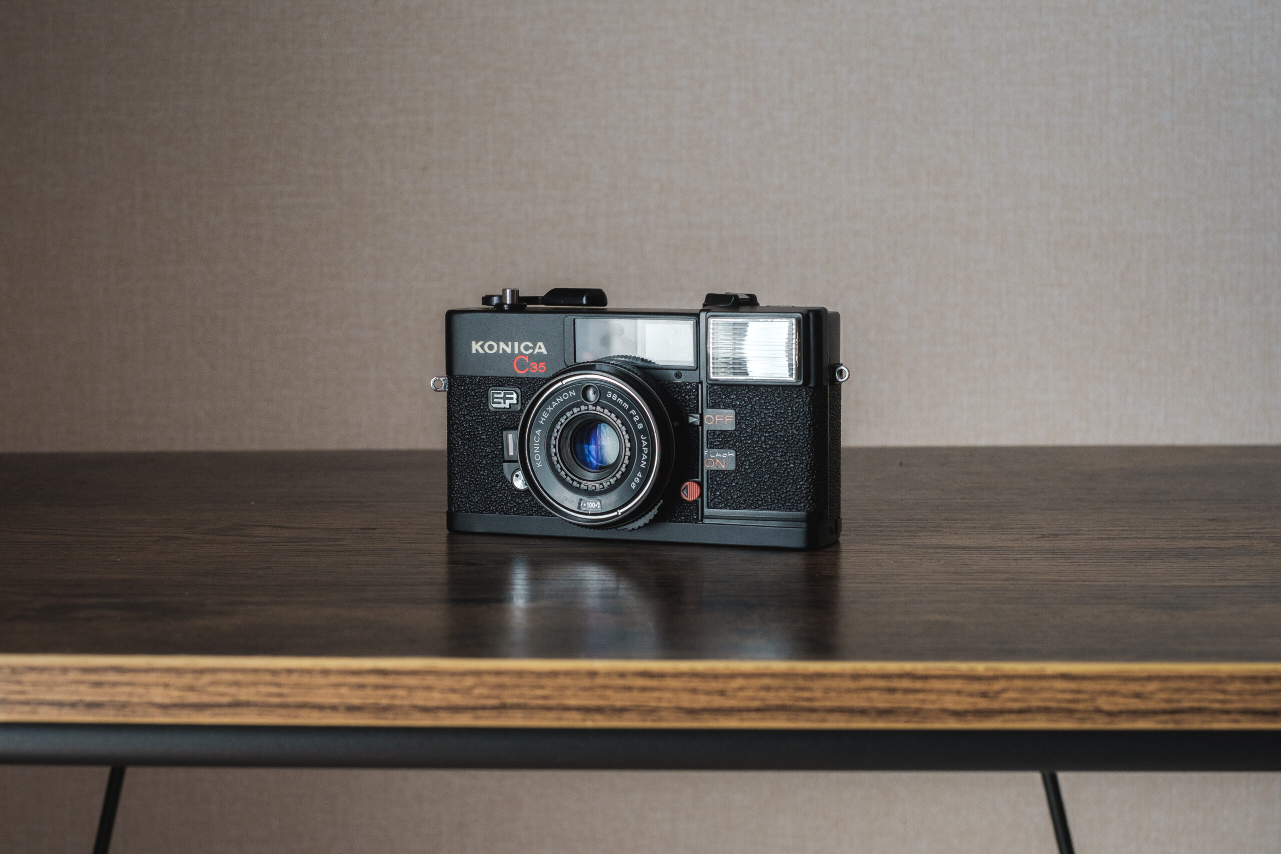 ❁完動品❁電池、フィルム付き！Konica コニカ C35 EF フィルムカメラ