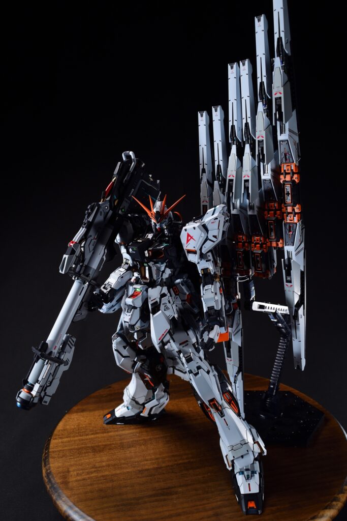 驚愕の完成度！改良版MG νガンダムの製作レビュー｜発光サイコフレーム