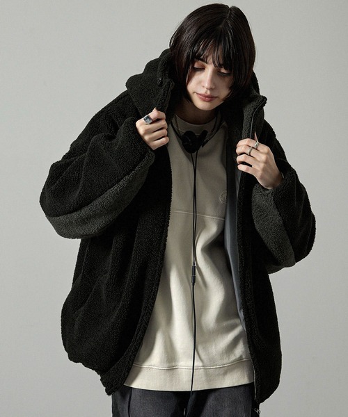 コート ジャケット 「Alfred Alex」ラバーロゴ ビッグハイネックフード