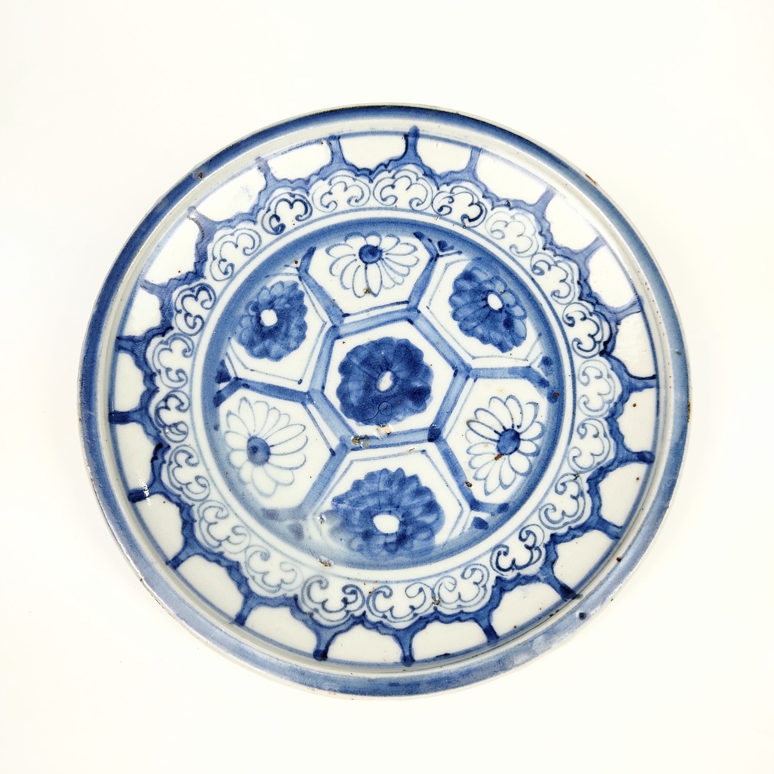 初期伊万里」花弁文小皿 初期伊万里」花弁文小皿 初期伊万里」花弁文